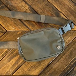 Lululemon belt bag XL